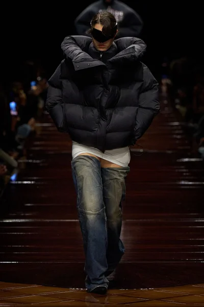 Look 29